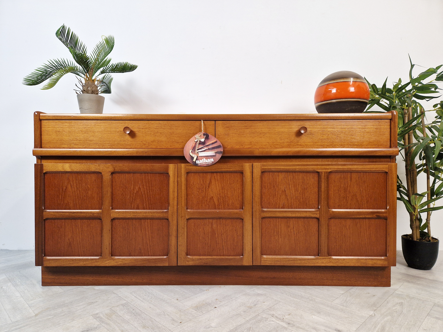 Nathan Parker Knoll Vintage Mid Century Medium Teak Danish Design Sideboard Media Unit