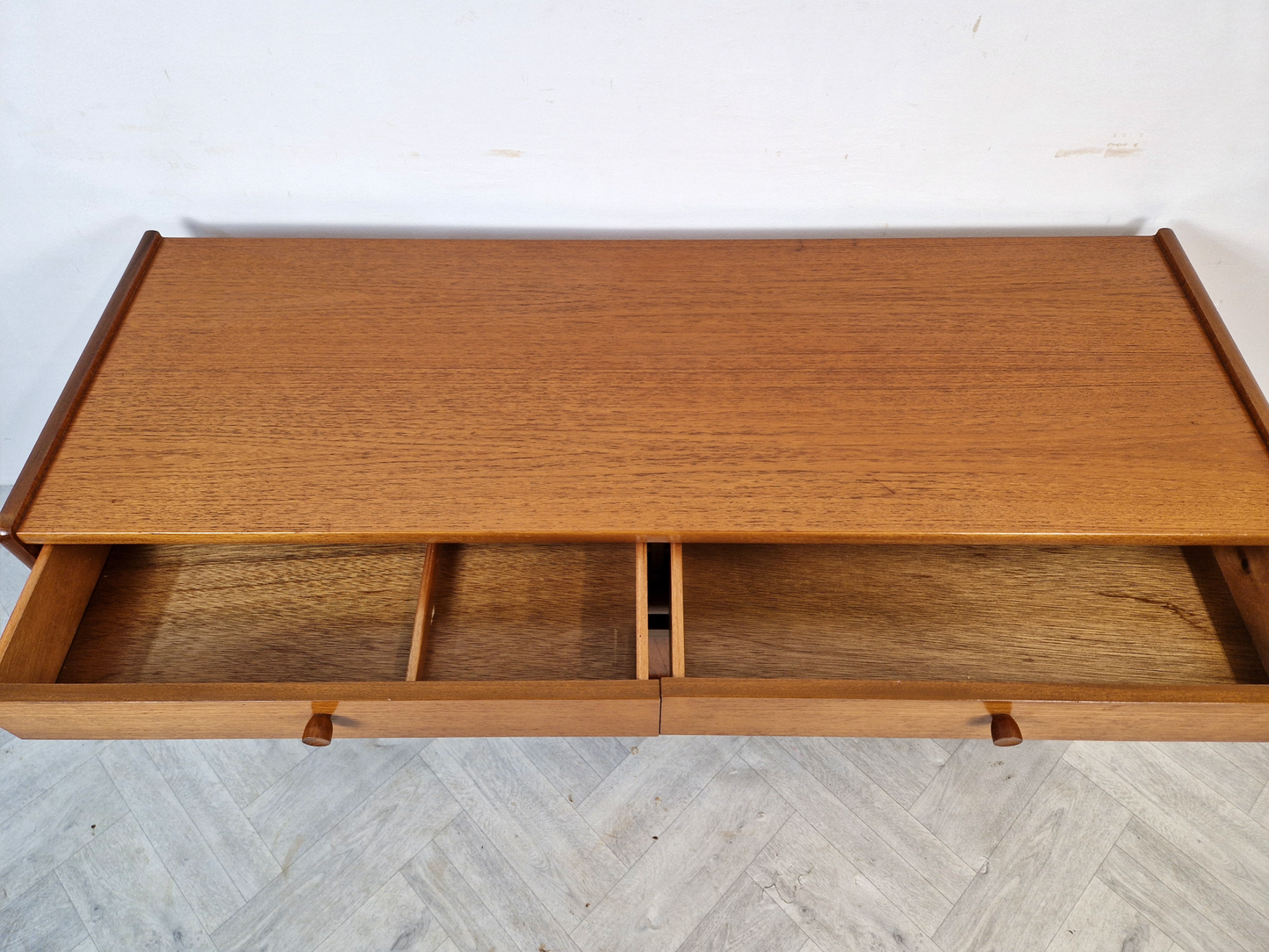 Nathan Parker Knoll Vintage Mid Century Medium Teak Danish Design Sideboard Media Unit