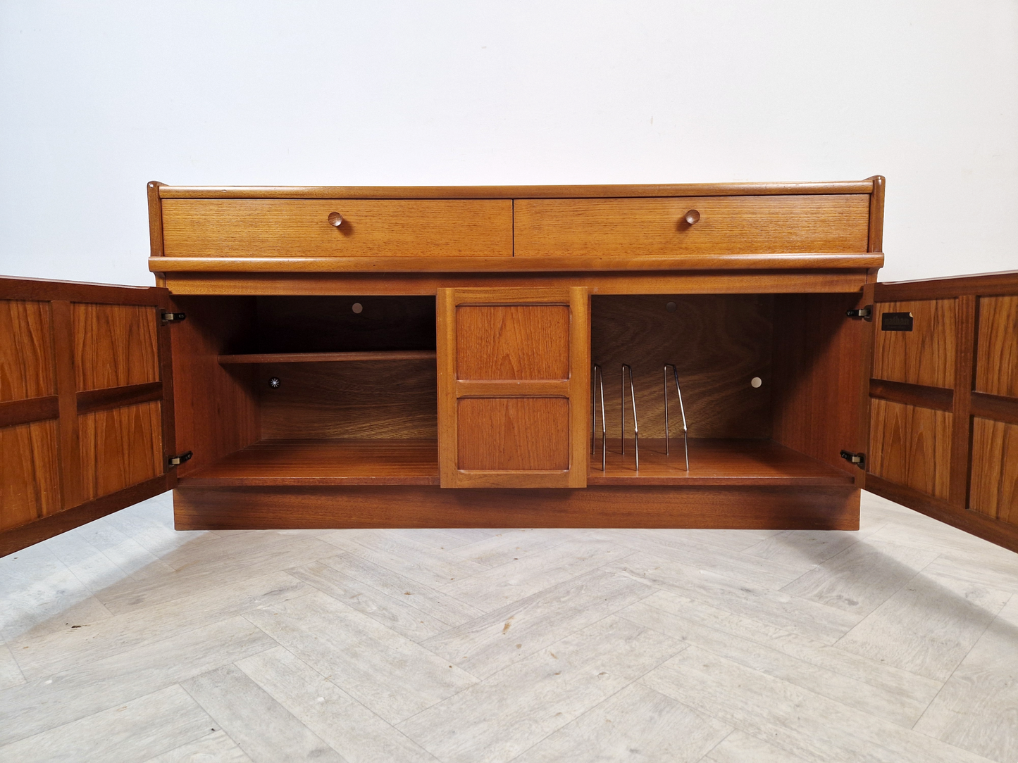 Nathan Parker Knoll Vintage Mid Century Medium Teak Danish Design Sideboard Media Unit