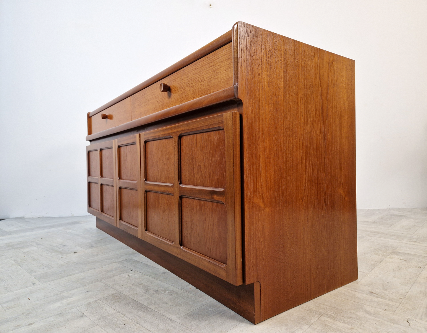 Nathan Parker Knoll Vintage Mid Century Medium Teak Danish Design Sideboard Media Unit
