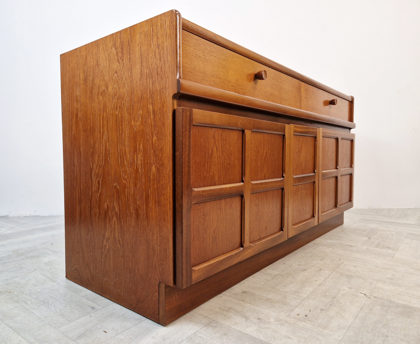 Nathan Parker Knoll Vintage Mid Century Medium Teak Danish Design Sideboard Media Unit