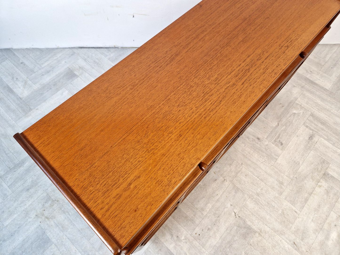 Nathan Parker Knoll Vintage Mid Century Medium Teak Danish Design Sideboard Media Unit