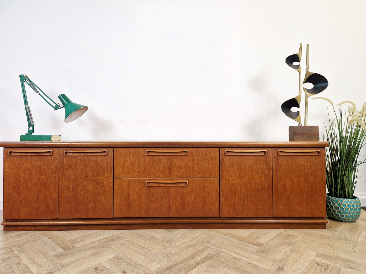 Meredew Vintage Mid Century Danish Design Medium Teak Long Sideboard Buffet Credenza
