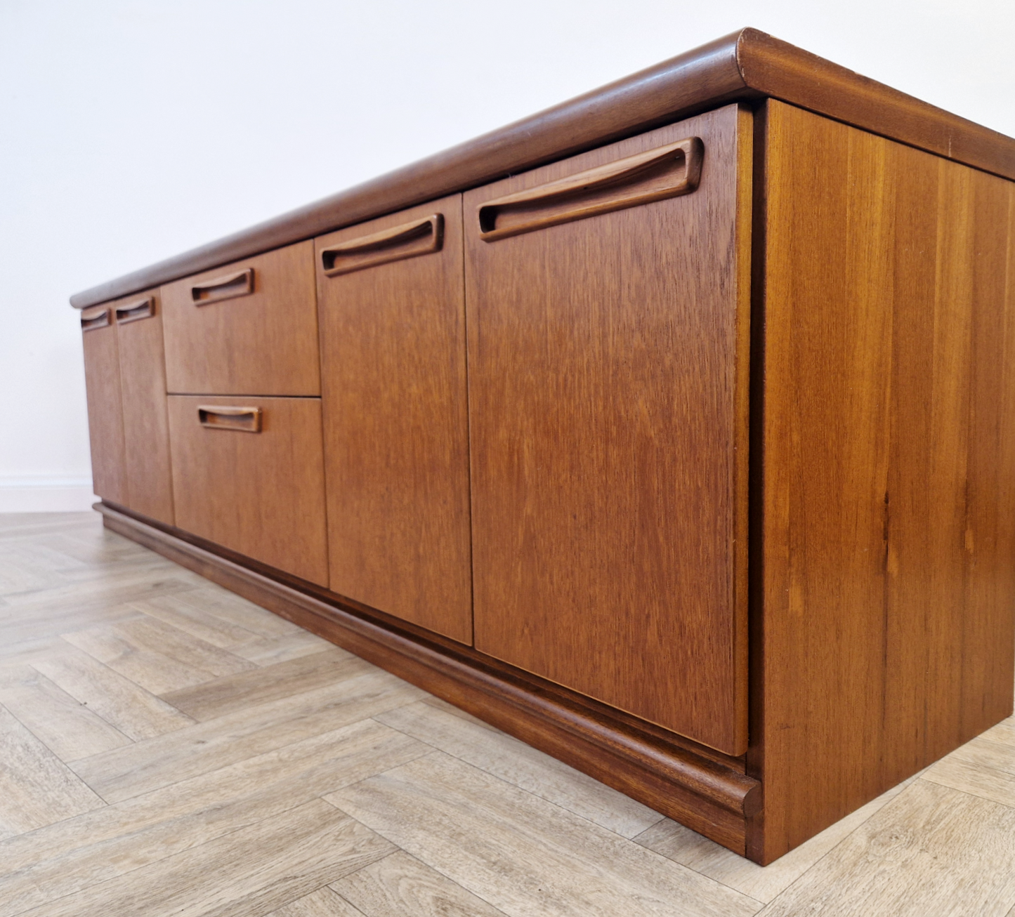 Meredew Vintage Mid Century Danish Design Medium Teak Long Sideboard Buffet Credenza