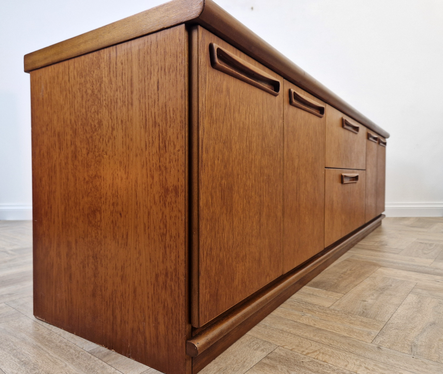 Meredew Vintage Mid Century Danish Design Medium Teak Long Sideboard Buffet Credenza