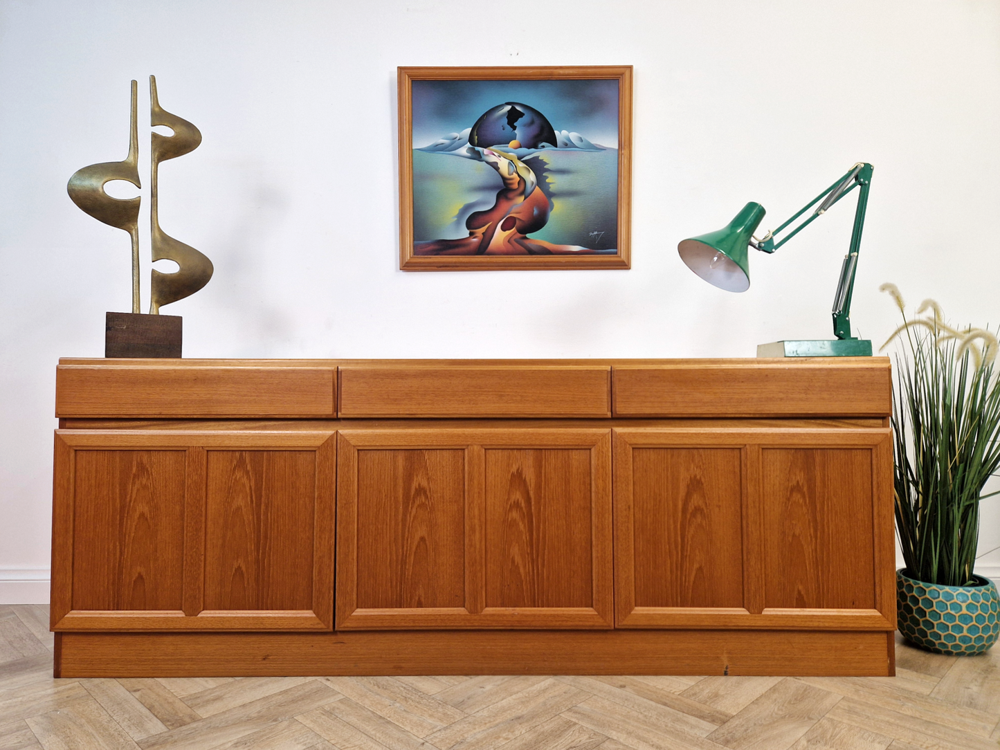 McIntosh Vintage Mid Century Golden Teak Danish Design Sideboard Buffet Credenza