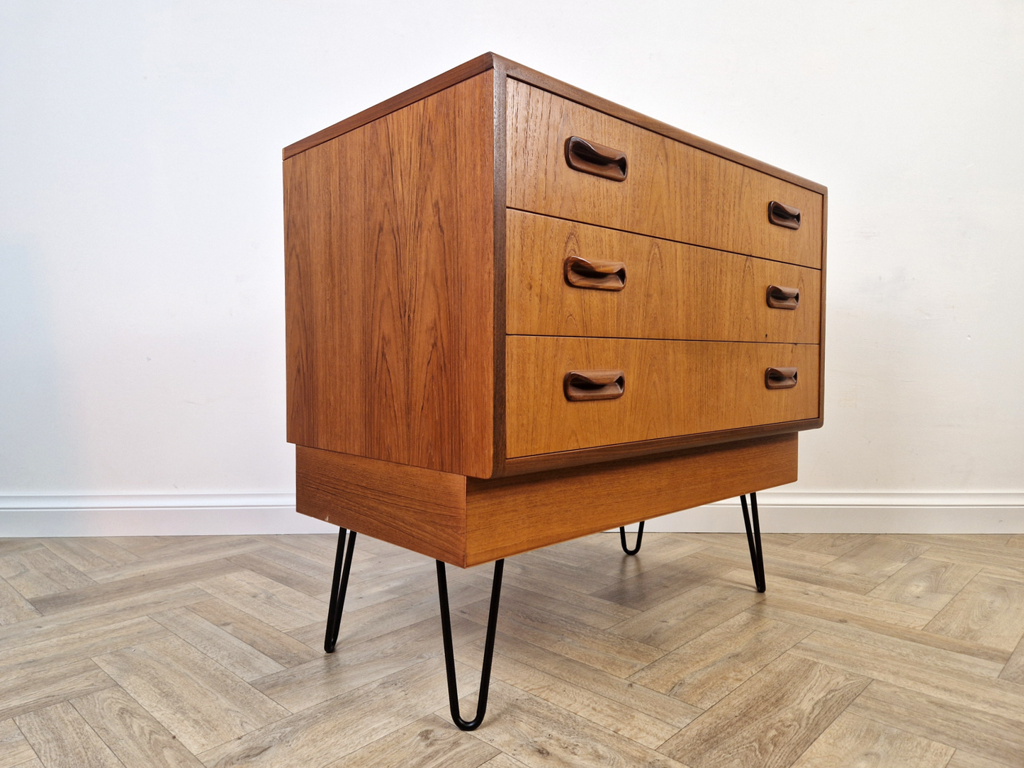 VB Wilkins G Plan Fresco Red Label Vintage Mid Century Medium Teak Chest of Drawers Sideboard