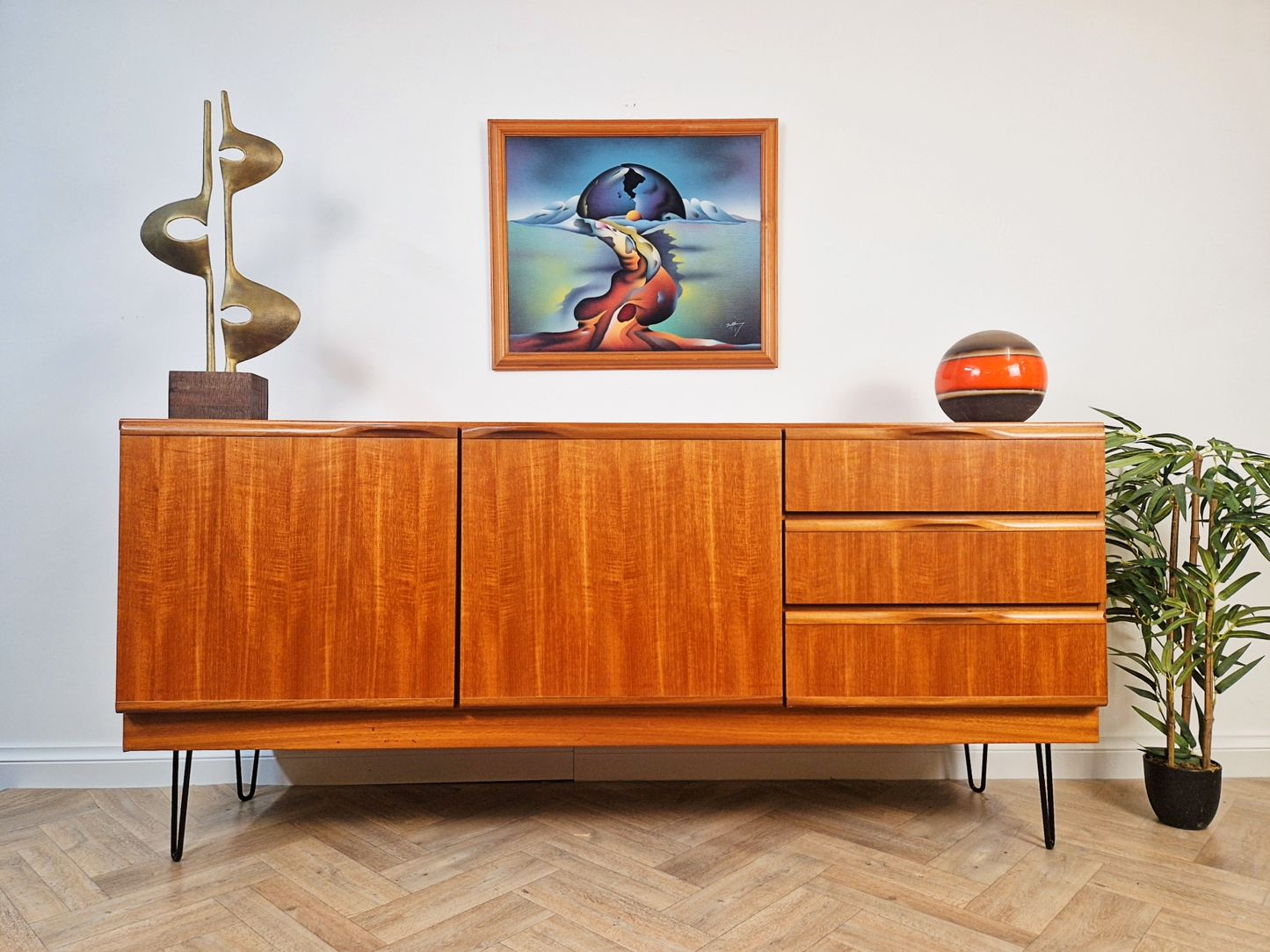 McIntosh Vintage Mid Century Medium Teak Danish Design Sideboard Buffet Credenza