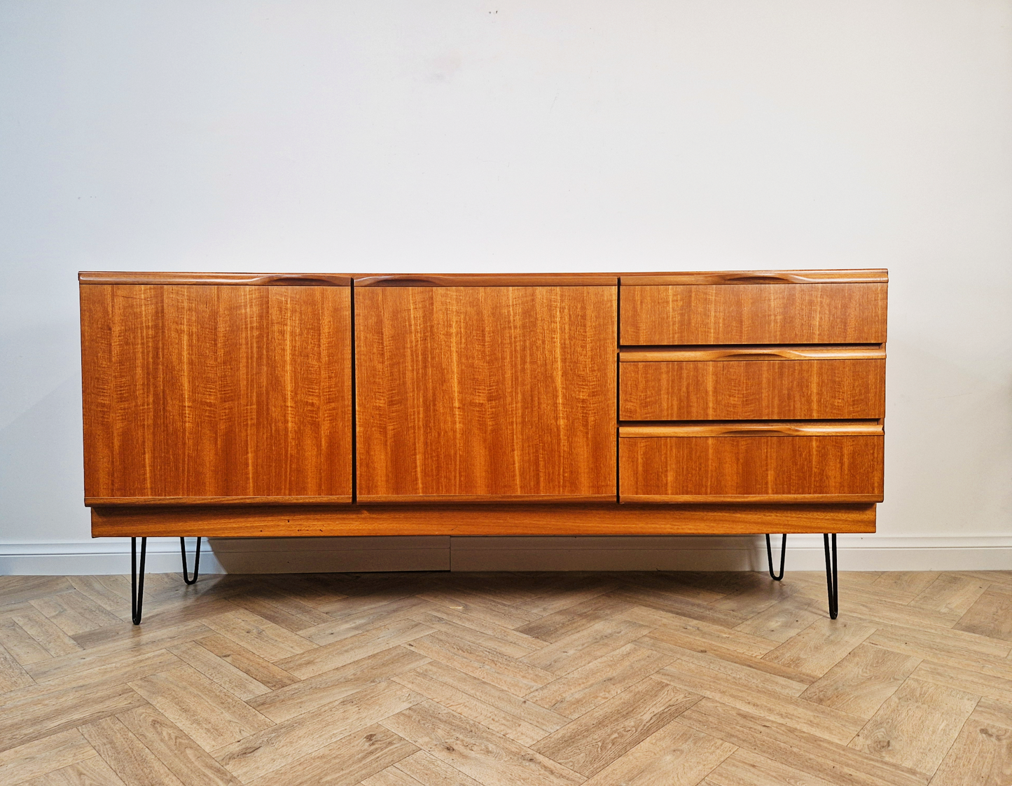 McIntosh Vintage Mid Century Medium Teak Danish Design Sideboard Buffet Credenza