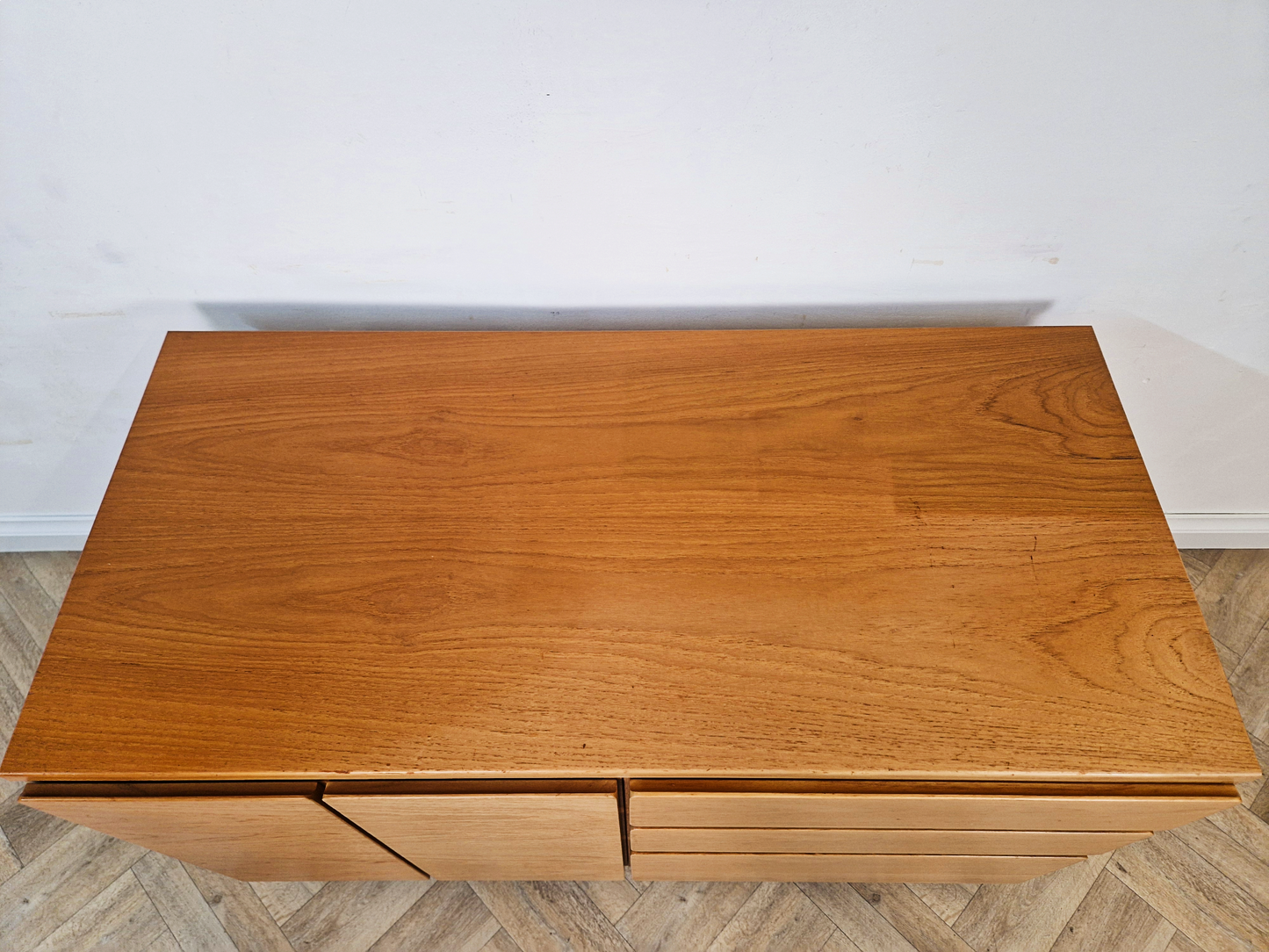 Beaver & Tapley Model 33 Vintage Mid Century Blond Teak Compact Sideboard Entertainment Unit
