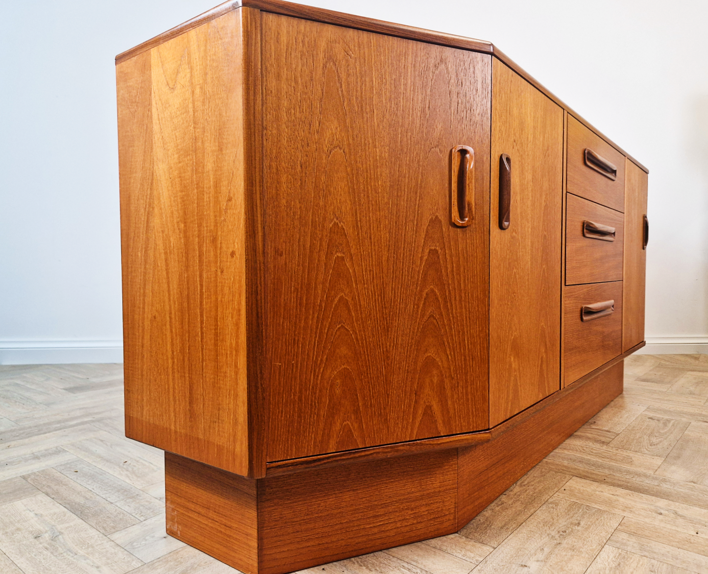 VB Wilkins G Plan Fresco Vintage Mid Century Danish Design Medium Teak Sideboard Credenza
