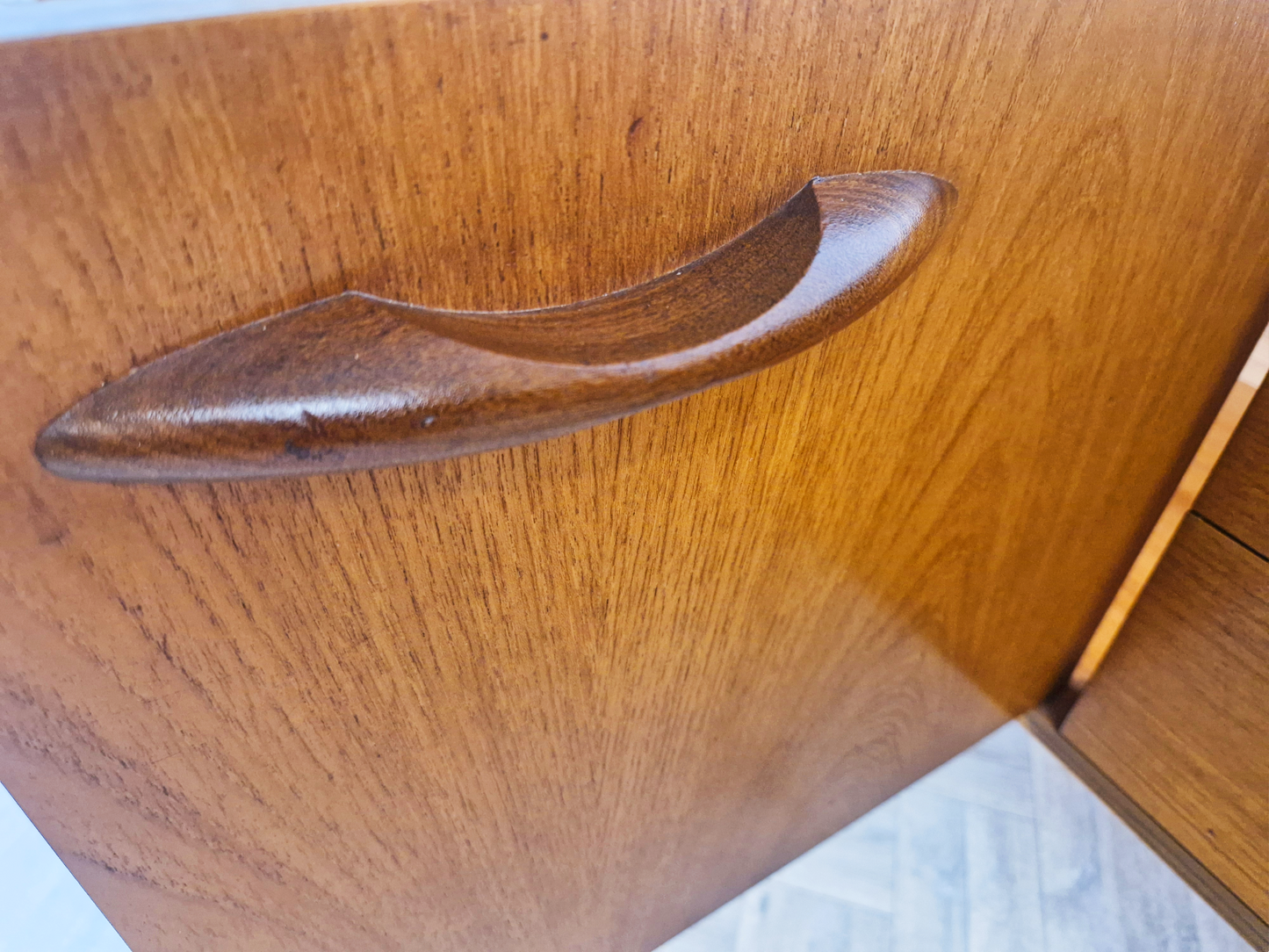 Avalon Vintage 1960s Danish Medium Teak Design Long John Sideboard Buffet Credenza