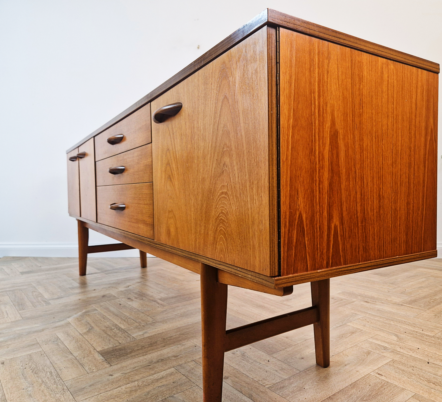 Avalon Vintage 1960s Danish Medium Teak Design Long John Sideboard Buffet Credenza