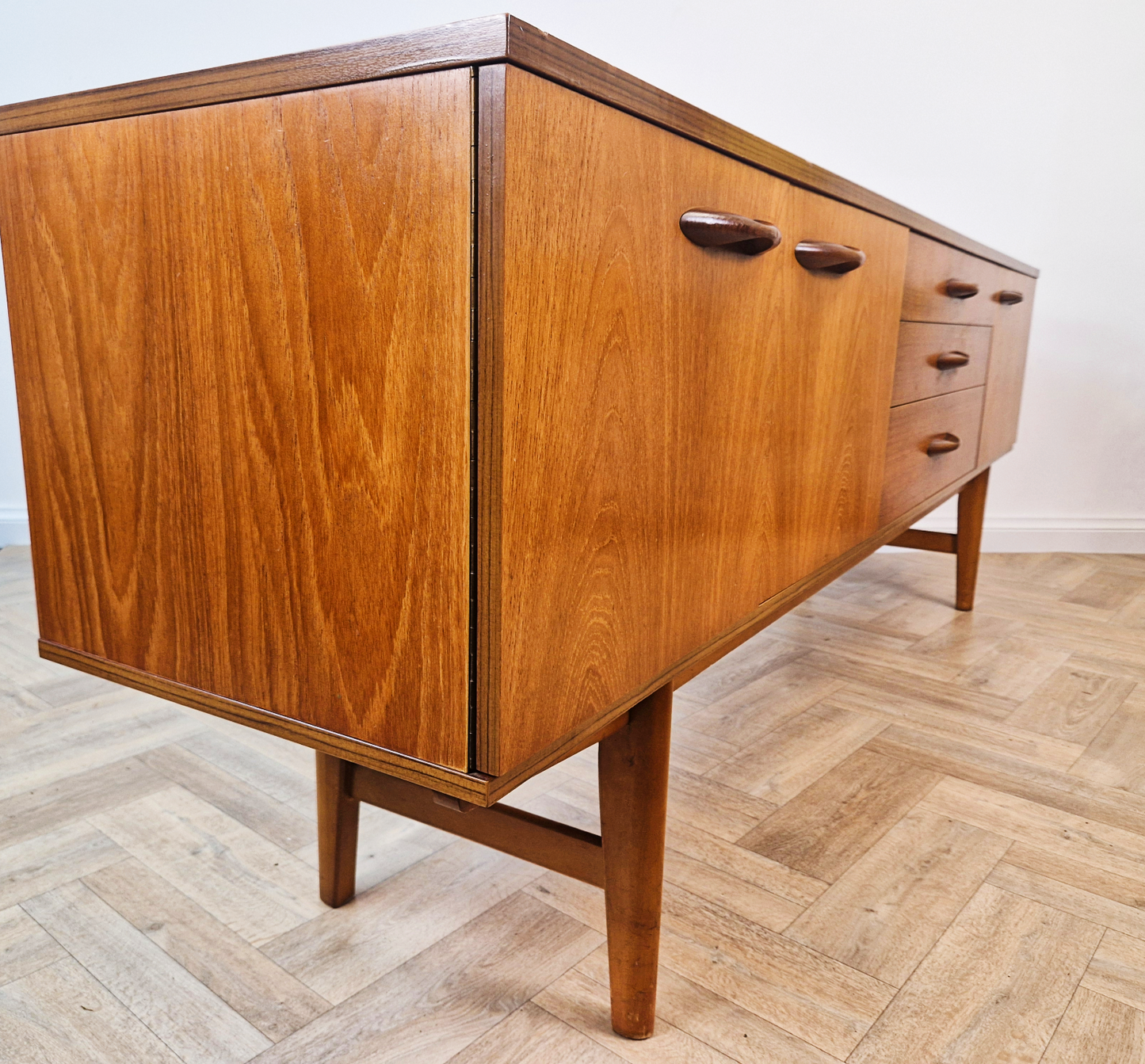Avalon Vintage 1960s Danish Medium Teak Design Long John Sideboard Buffet Credenza