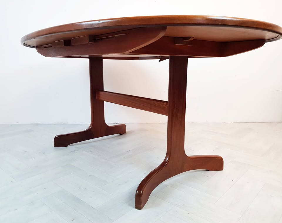 G Plan Fresco Red Label Vintage Danish Design Extending Oval Dining Table Chair Set