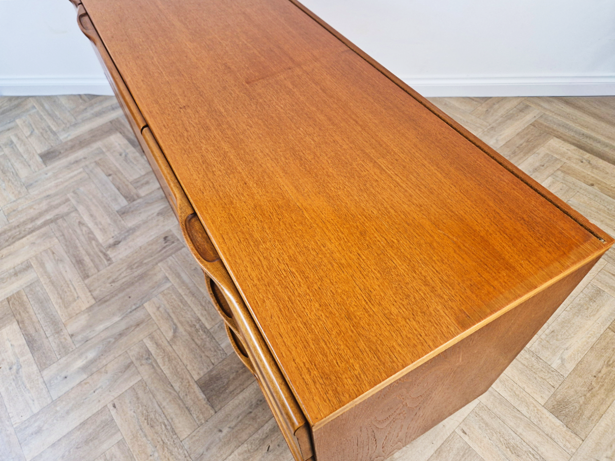 McIntosh Vintage Mid Century Medium Teak Danish Design Sideboard Buffet Credenza