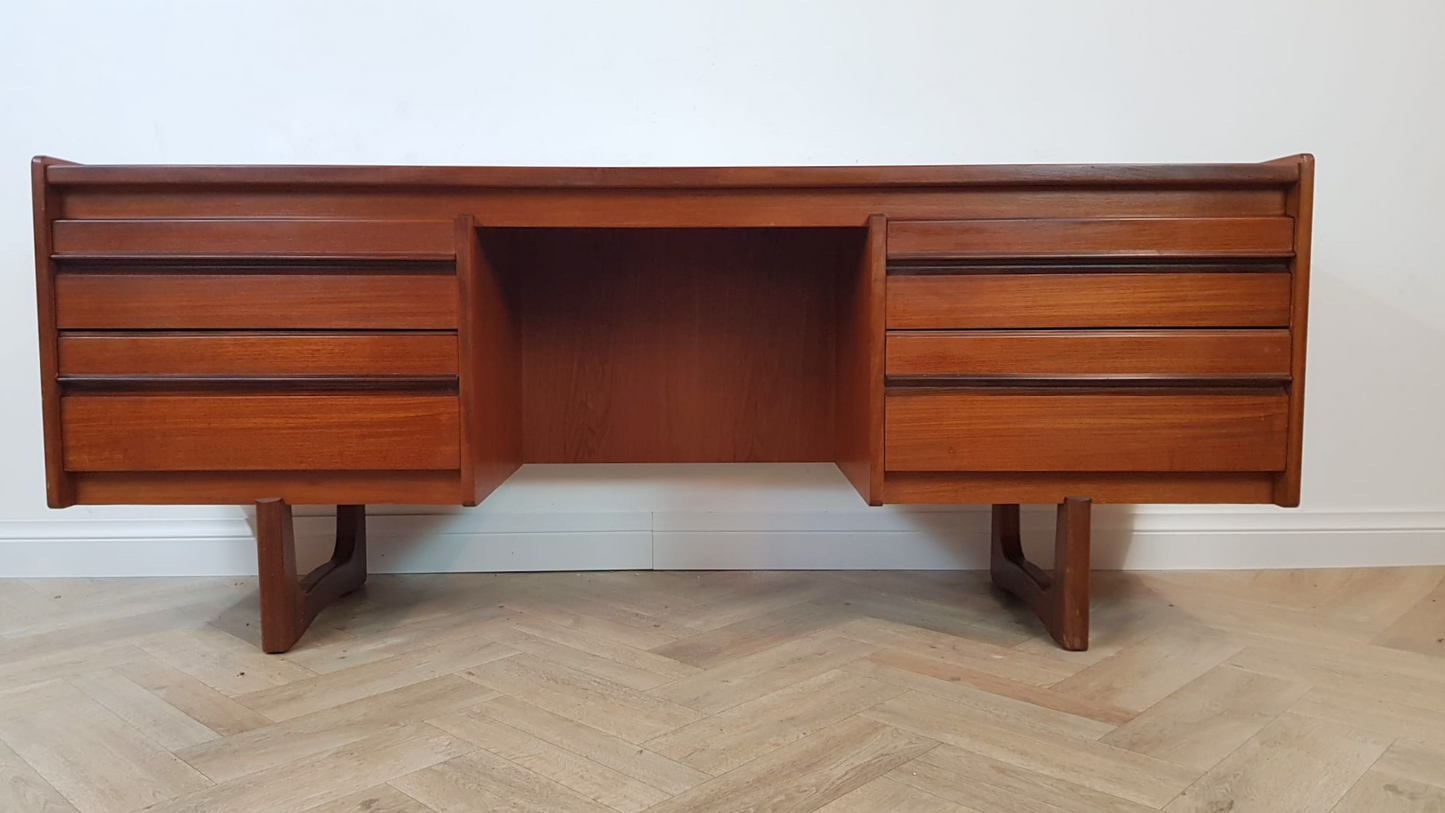 William Lawrence Vintage Mid Century Danish Design Teak Desk Dresser Sideboard