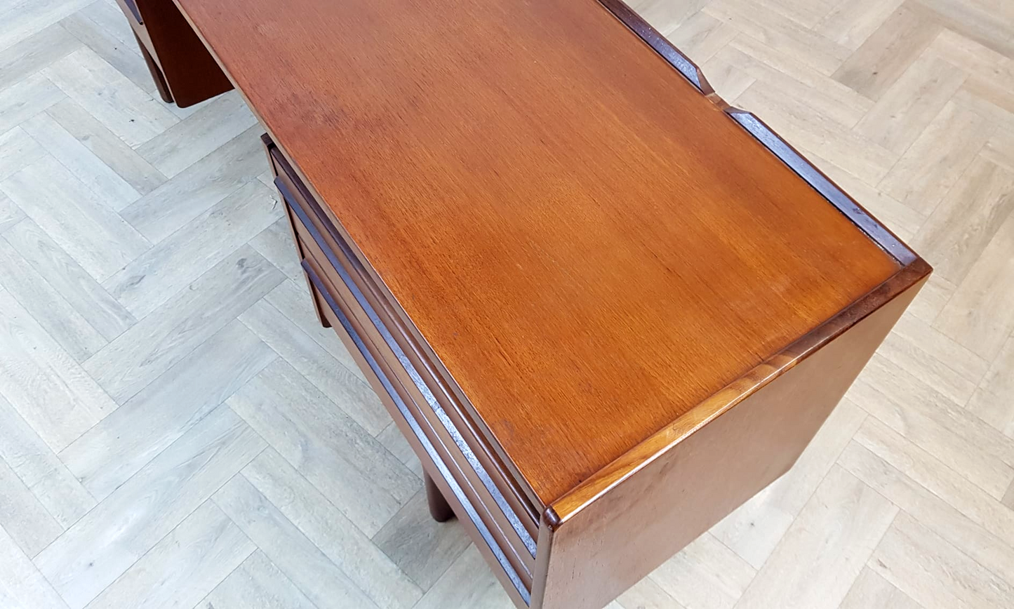 William Lawrence Vintage Mid Century Danish Design Teak Desk Dresser Sideboard
