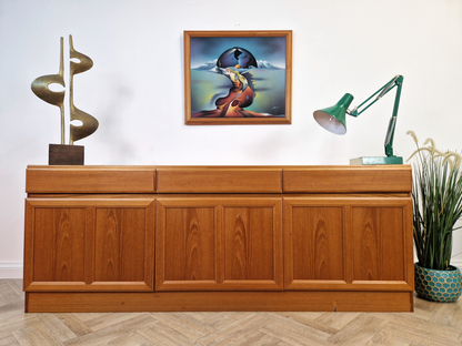 McIntosh Vintage Mid Century Golden Teak Danish Design Sideboard Buffet Credenza