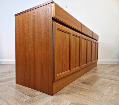McIntosh Vintage Mid Century Golden Teak Danish Design Sideboard Buffet Credenza