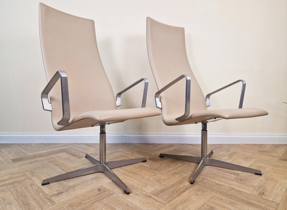 Pair Arne Jacobsen Fritz Hansen Oxford Mid Century Danish Design Highback Chairs