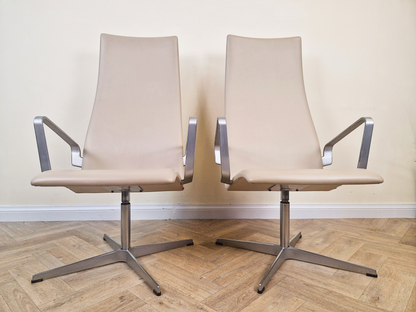 Pair Arne Jacobsen Fritz Hansen Oxford Mid Century Danish Design Highback Chairs