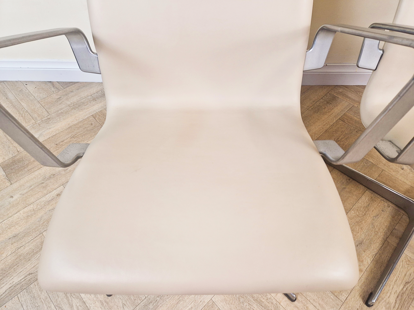 Pair Arne Jacobsen Fritz Hansen Oxford Mid Century Danish Design Highback Chairs