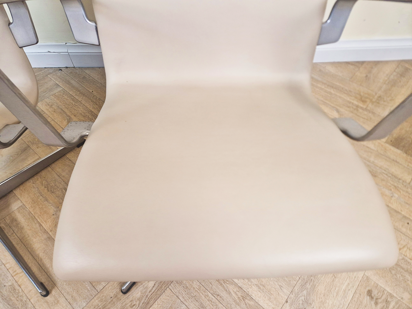 Pair Arne Jacobsen Fritz Hansen Oxford Mid Century Danish Design Highback Chairs