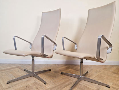 Pair Arne Jacobsen Fritz Hansen Oxford Mid Century Danish Design Highback Chairs