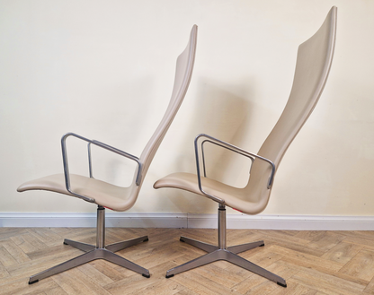Pair Arne Jacobsen Fritz Hansen Oxford Mid Century Danish Design Highback Chairs