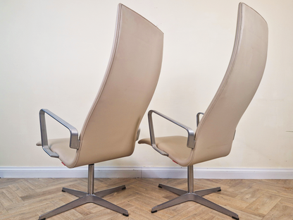 Pair Arne Jacobsen Fritz Hansen Oxford Mid Century Danish Design Highback Chairs