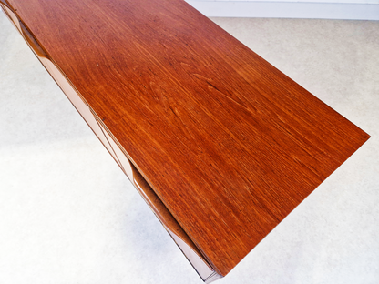 Tom Robertson for McIntosh Dunvegan Mid Century 1960s Teak Sideboard Credenza