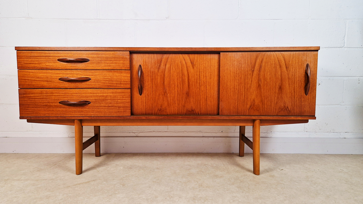 Avalon Vintage Mid Century Medium Teak Danish Design Sideboard Credenza
