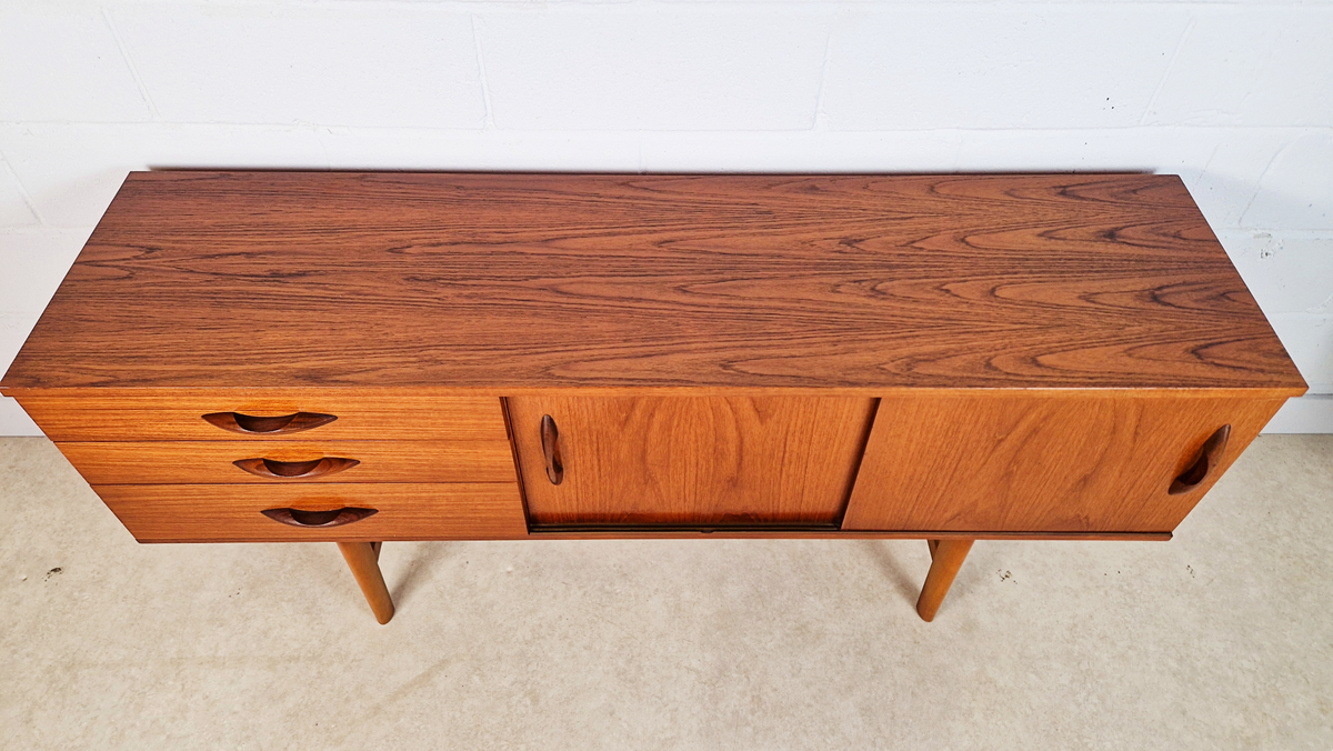 Avalon Vintage Mid Century Medium Teak Danish Design Sideboard Credenza