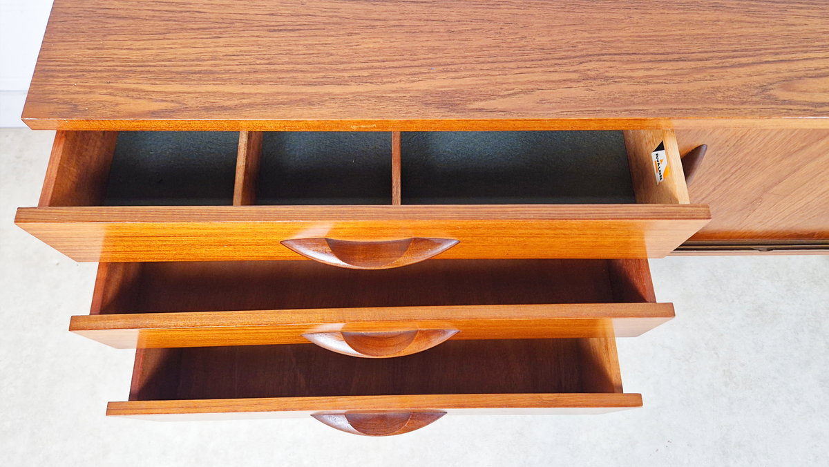 Avalon Vintage Mid Century Medium Teak Danish Design Sideboard Credenza