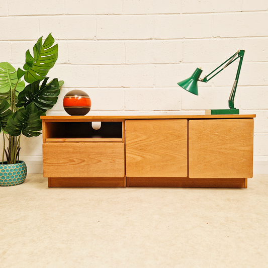 Beaver & Tapley Model 33 Vintage Mid Century Blond Teak Sideboard Entertainment Unit