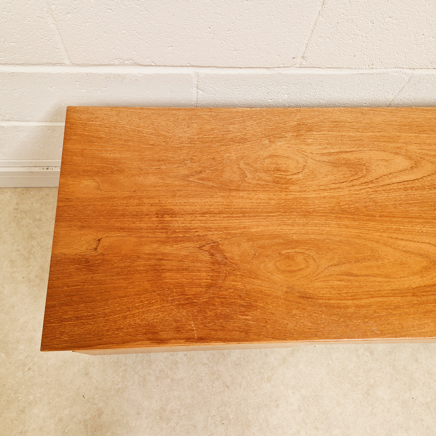 Beaver & Tapley Model 33 Vintage Mid Century Blond Teak Sideboard Entertainment Unit
