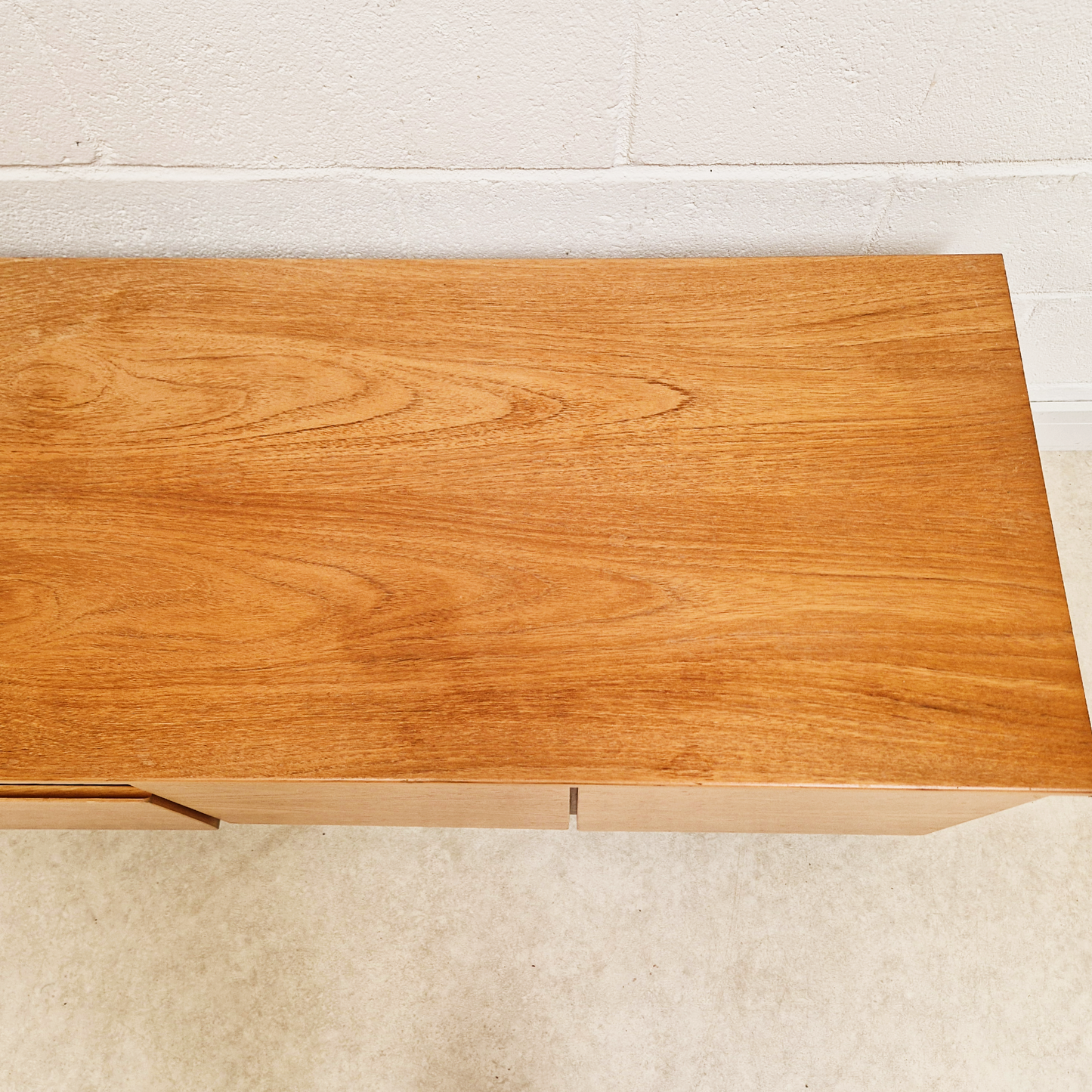 Beaver & Tapley Model 33 Vintage Mid Century Blond Teak Sideboard Entertainment Unit