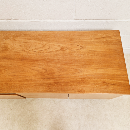 Beaver & Tapley Model 33 Vintage Mid Century Blond Teak Sideboard Entertainment Unit
