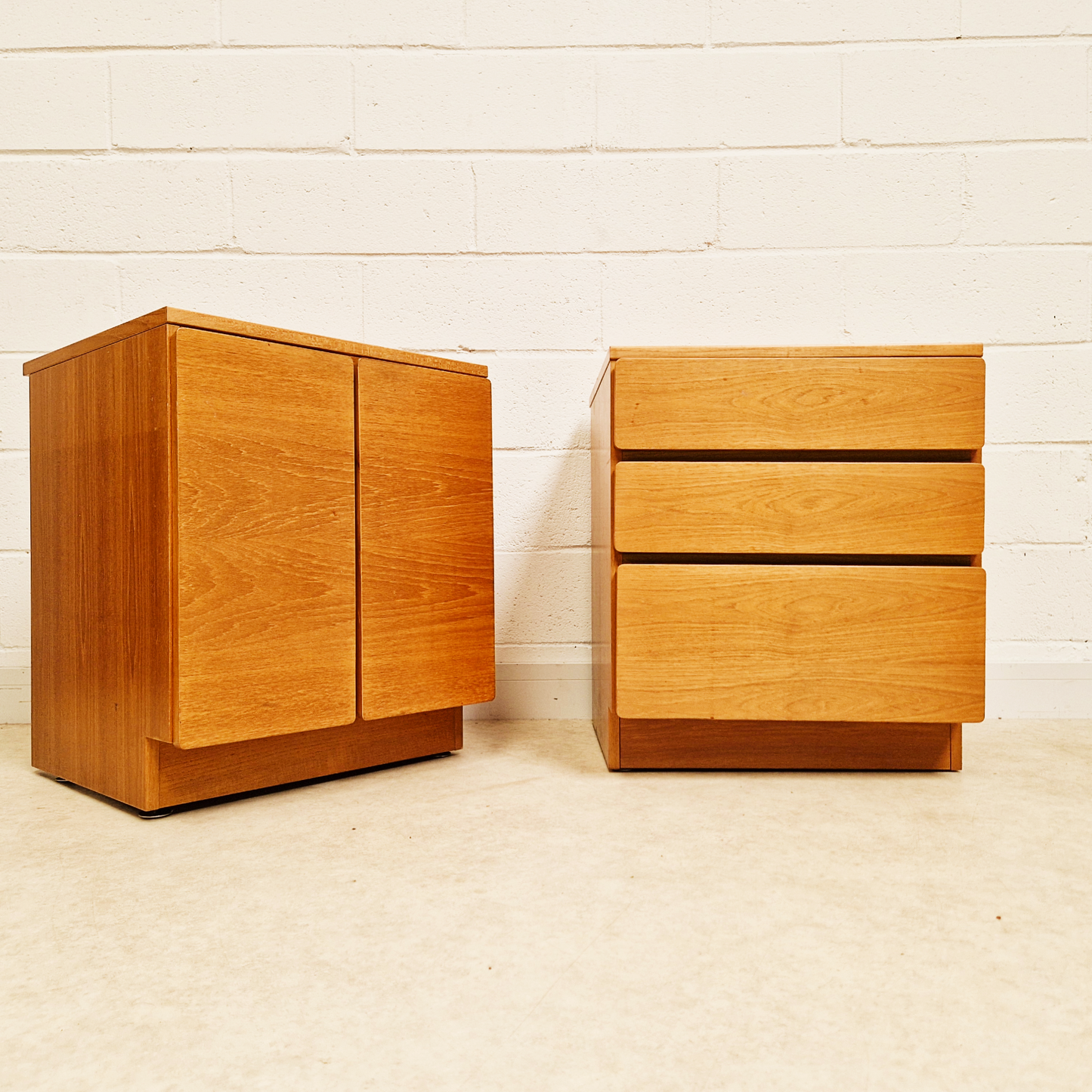 Beaver & Tapley Model 33 Vintage Mid Century Modular Sideboard Cabinet Drawer Set