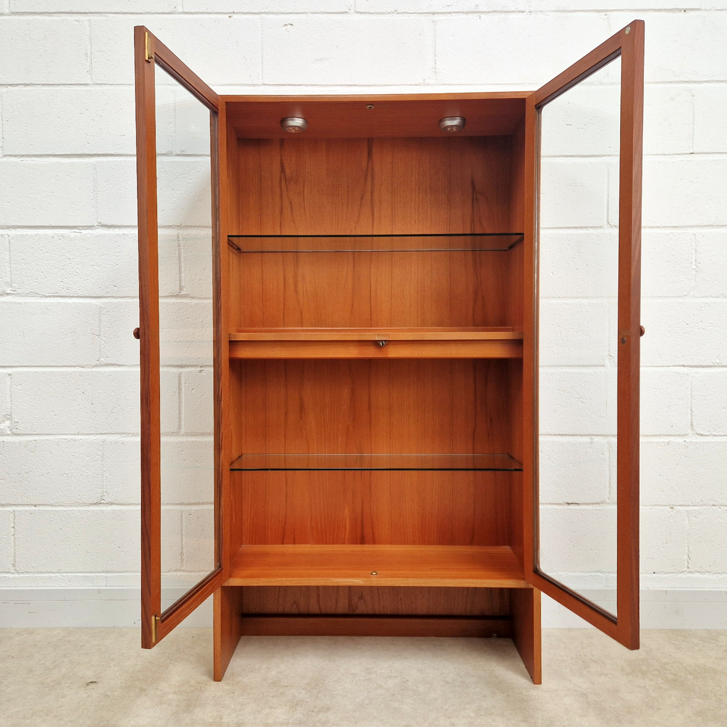 G Plan Fresco Vintage Mid Century  Teak & Glazed Glass Bookcase Drinks Cabinet Sideboard