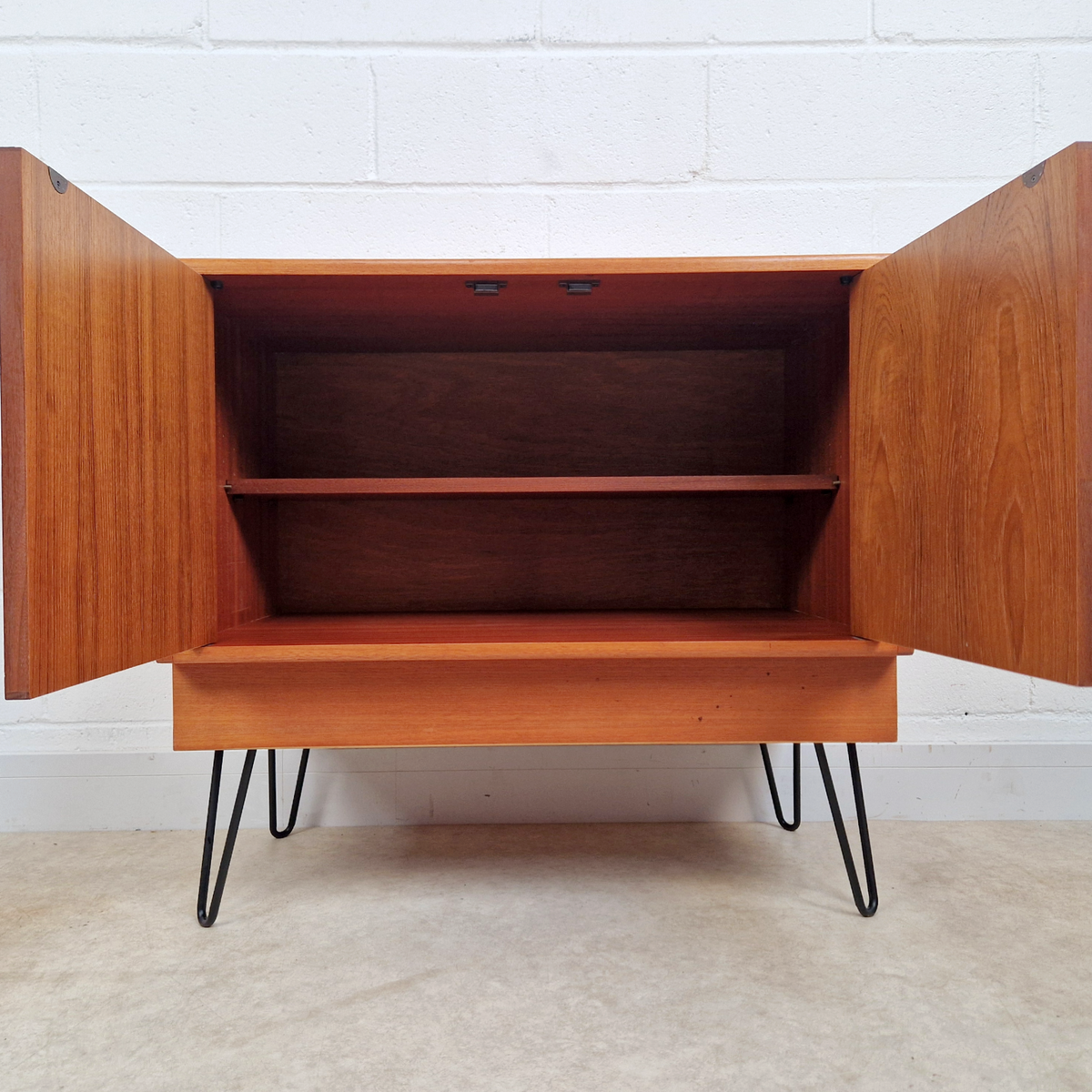 G Plan Fresco Red Label Vintage Mid Century Pyramid Teak Compact Sideboard Cabinet PG201D
