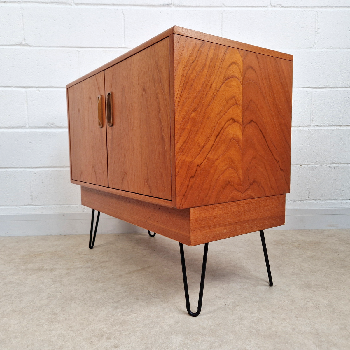 G Plan Fresco Red Label Vintage Mid Century Pyramid Teak Compact Sideboard Cabinet PG201D