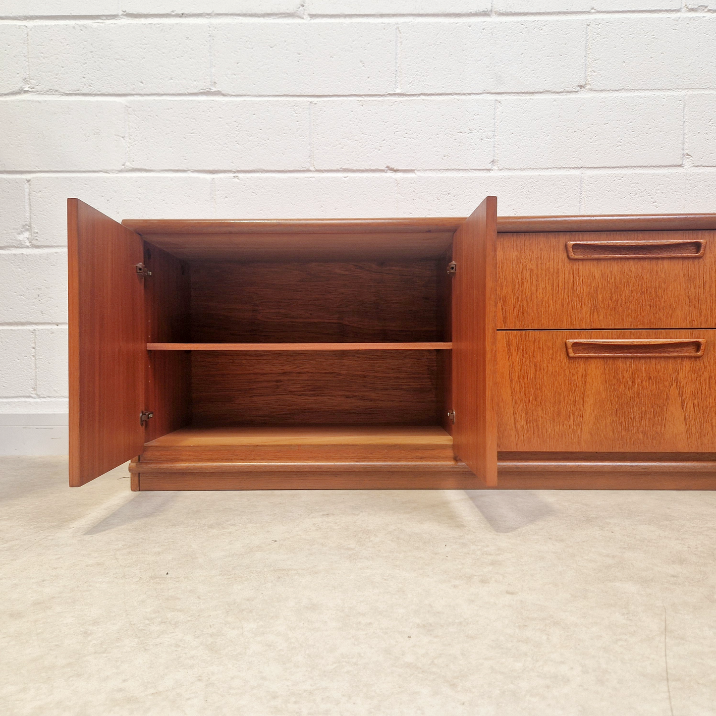 Meredew Vintage Mid Century Danish Design Medium Teak Long Sideboard Buffet Credenza