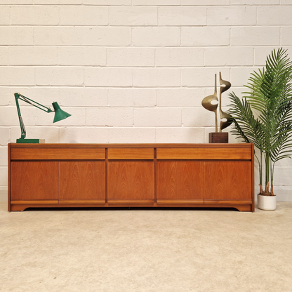 William Lawrence Vintage Mid Century 1960s Danish Deisign Sideboard Credenza