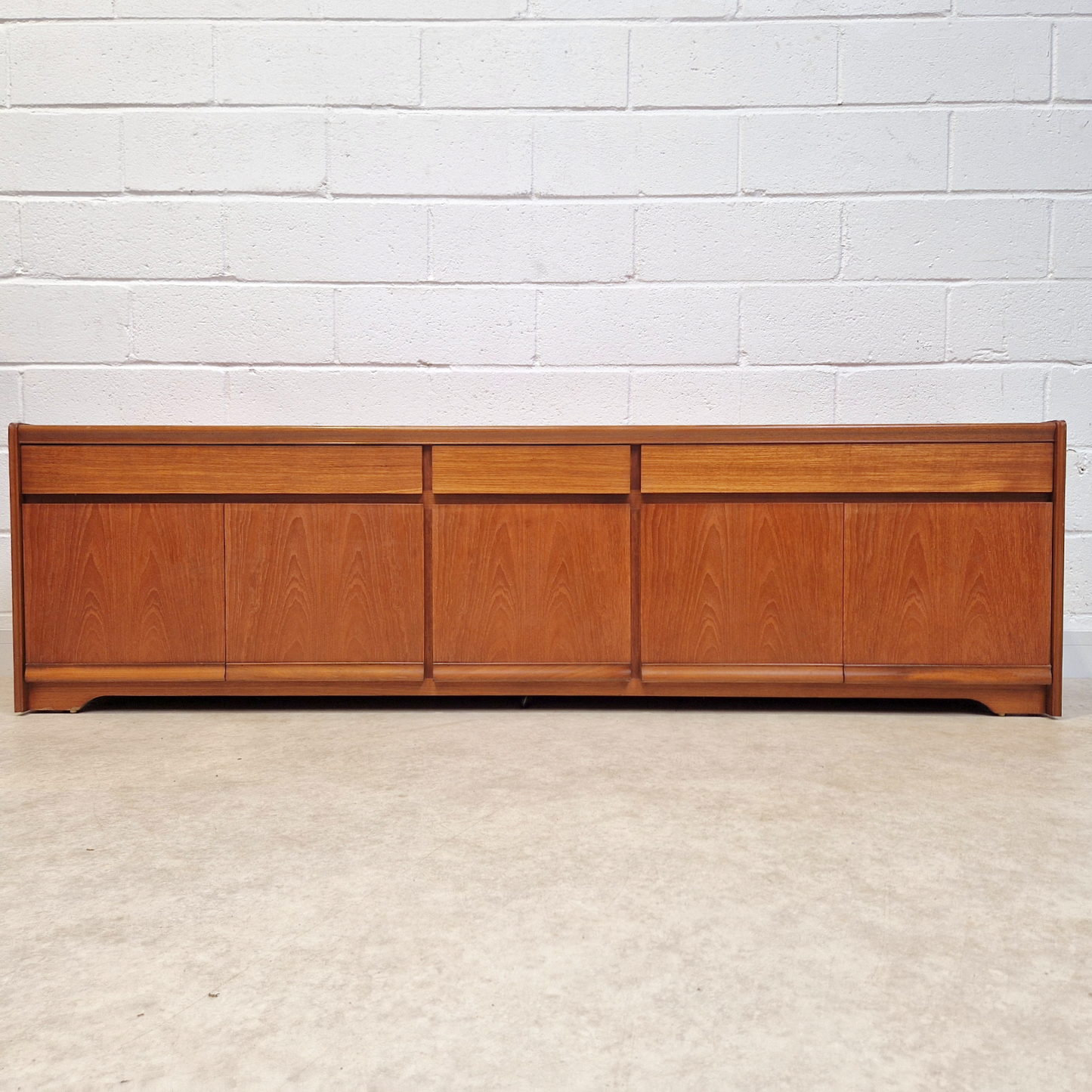 William Lawrence Vintage Mid Century 1960s Danish Deisign Sideboard Credenza