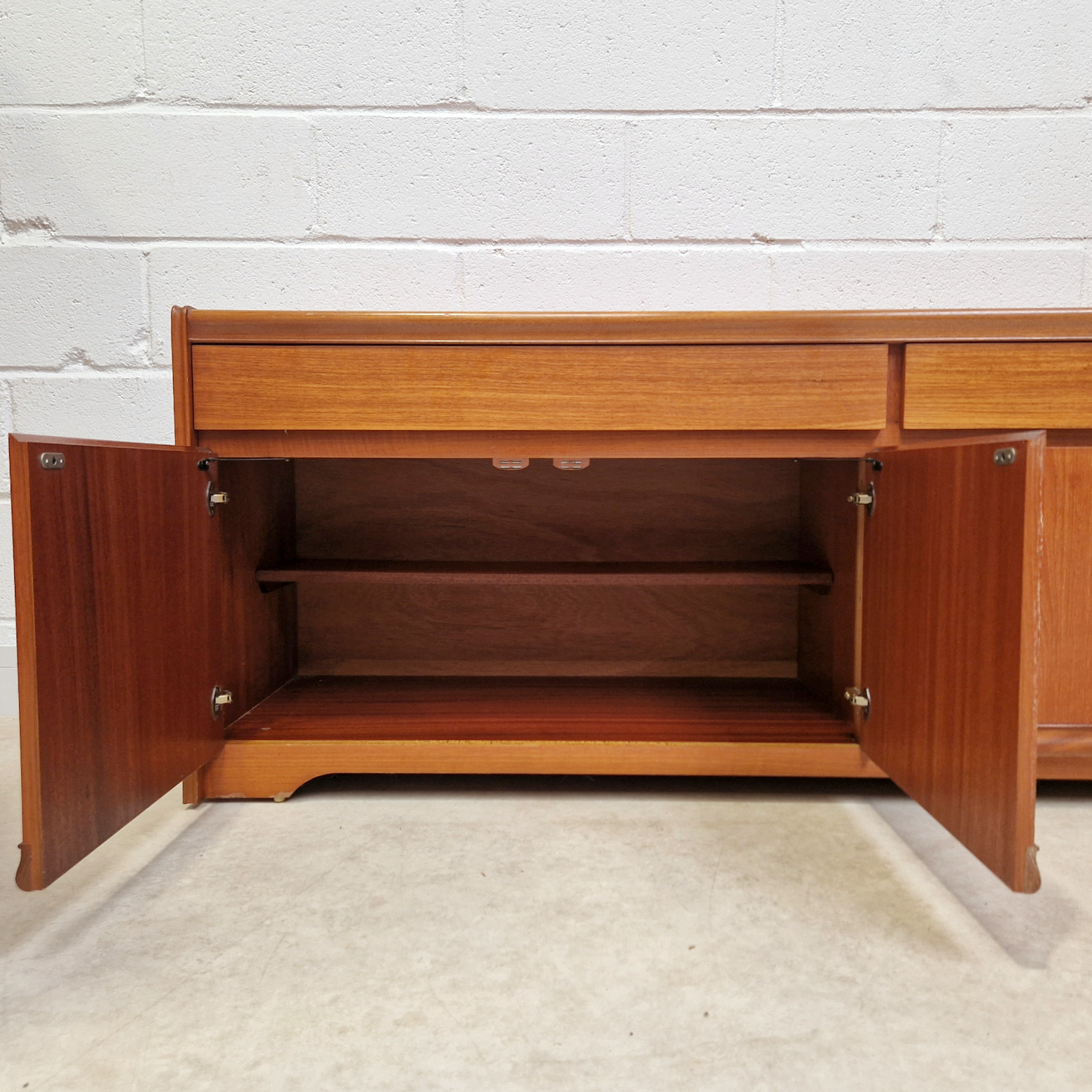 William Lawrence Vintage Mid Century 1960s Danish Deisign Sideboard Credenza