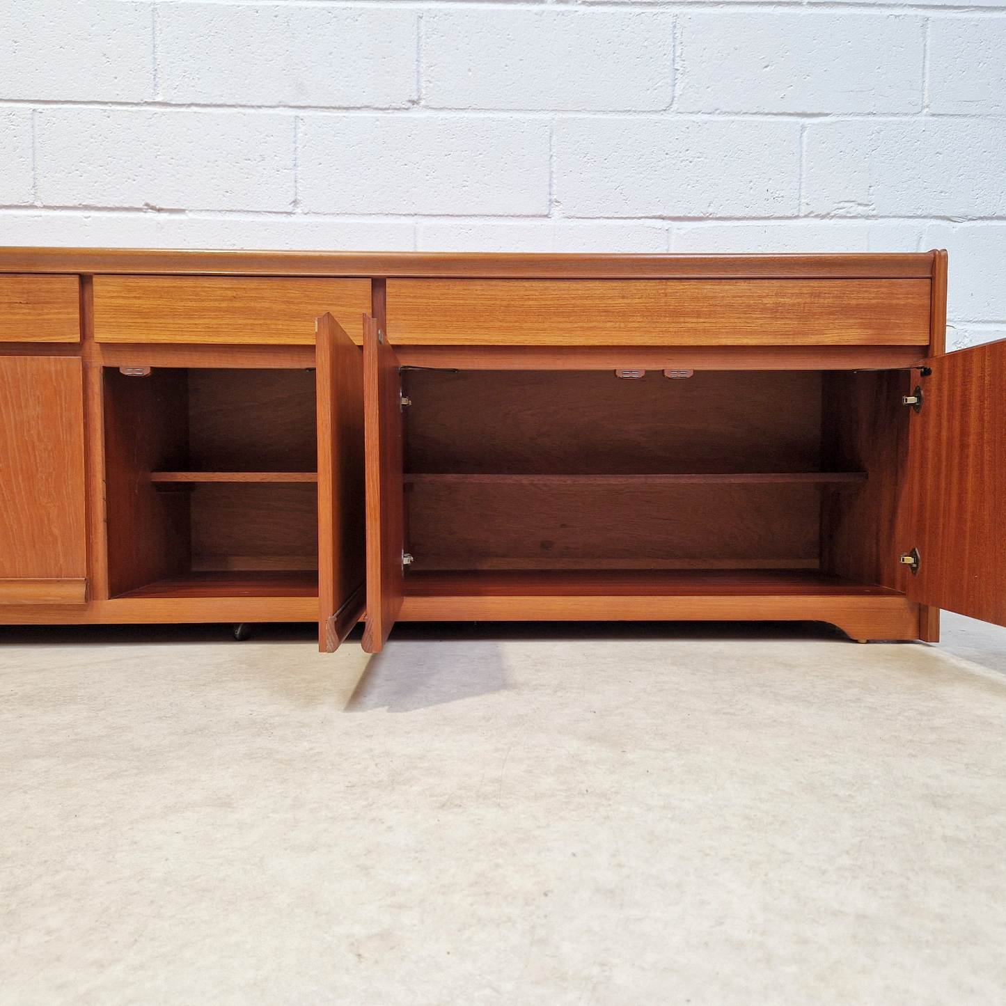William Lawrence Vintage Mid Century 1960s Danish Deisign Sideboard Credenza