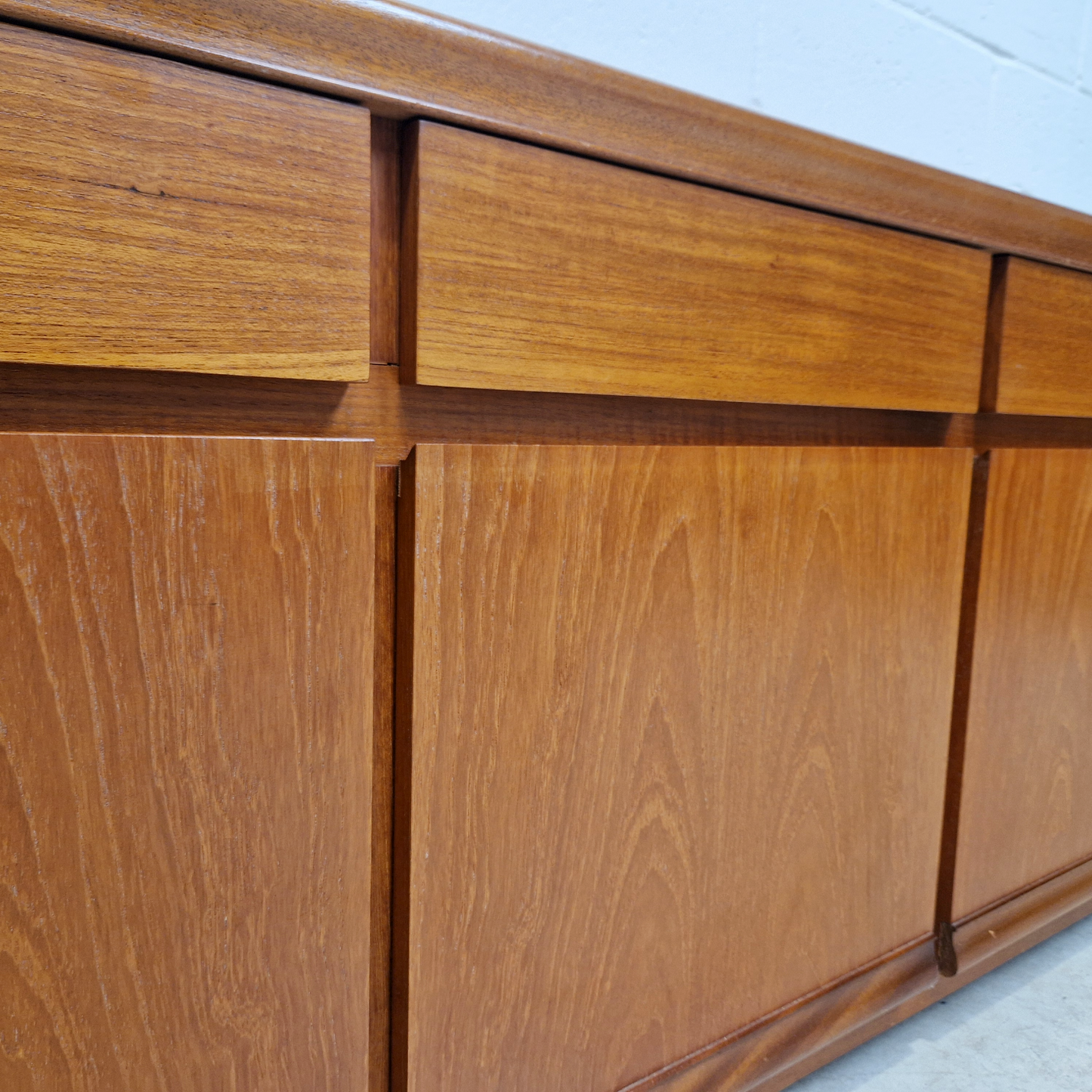 William Lawrence Vintage Mid Century 1960s Danish Deisign Sideboard Credenza