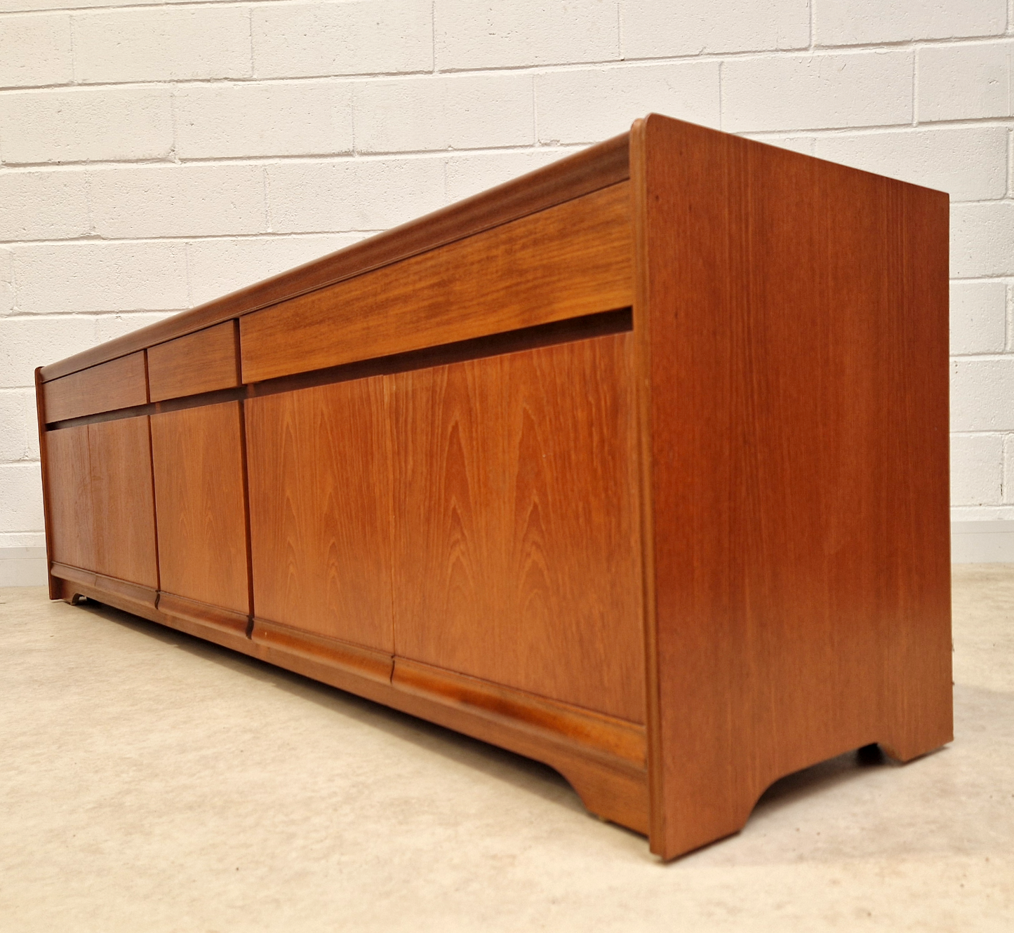 William Lawrence Vintage Mid Century 1960s Danish Deisign Sideboard Credenza